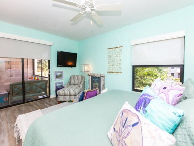 Beachfront  Two Bedroom Vacation Condo Sleeps 6 Guests