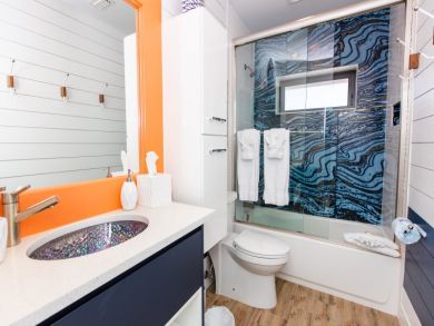 Beachfront  Two Bedroom Vacation Condo Sleeps 6 Guests