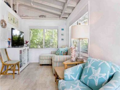 One Bedroom Rental on Sanibel Beach Across the Street