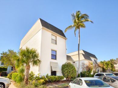 Sanibel Vacation Condo Sleeps Four Guests.