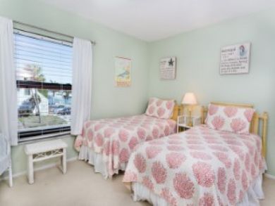 Sanibel Vacation Condo Sleeps Four Guests.