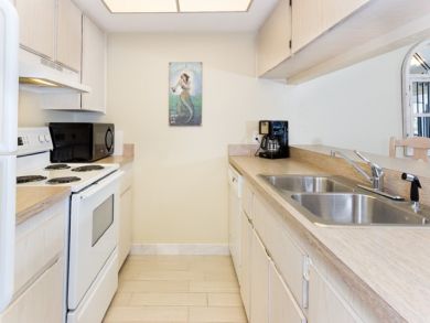 Sanibel Vacation Condo Sleeps Four Guests.