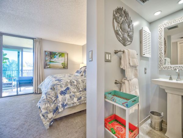 SANIBEL PENTHOUSE CONDO