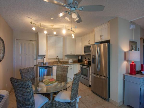 Charming Condo in Bonita Springs Walk to Beach