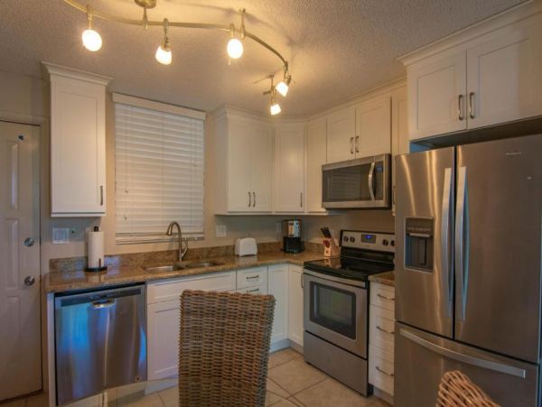 Charming Condo in Bonita Springs Walk to Beach