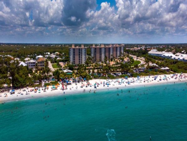 Charming Condo in Bonita Springs Walk to Beach