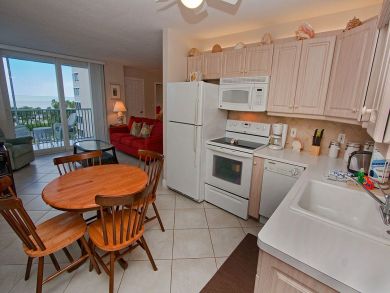 Kitchen & Dining Area