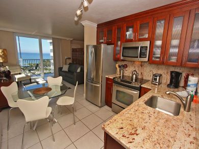 Kitchen & Dining Area