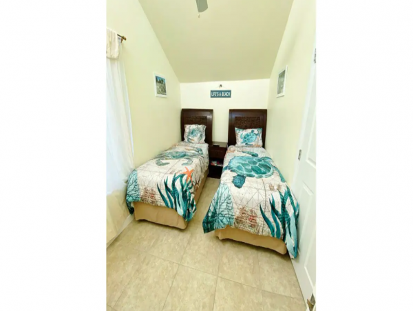 Short Walk to Beach - Captiva Vacation Home Sleeps 8 Guests