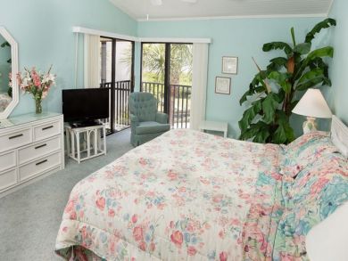 Two Bedroom Plus Den Vacation Townhom Sleeps Six Guests