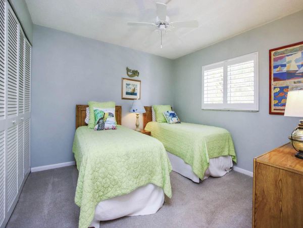 Sanibel Island Vacation Rental Gulf-Front Condo with Beach Access & Pool