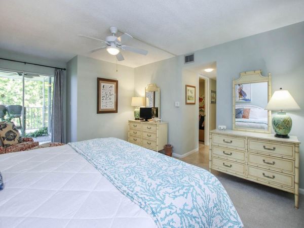 Sanibel Island Vacation Rental Gulf-Front Condo with Beach Access & Pool