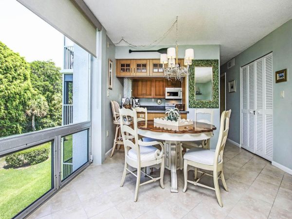Sanibel Island Vacation Rental Gulf-Front Condo with Beach Access & Pool
