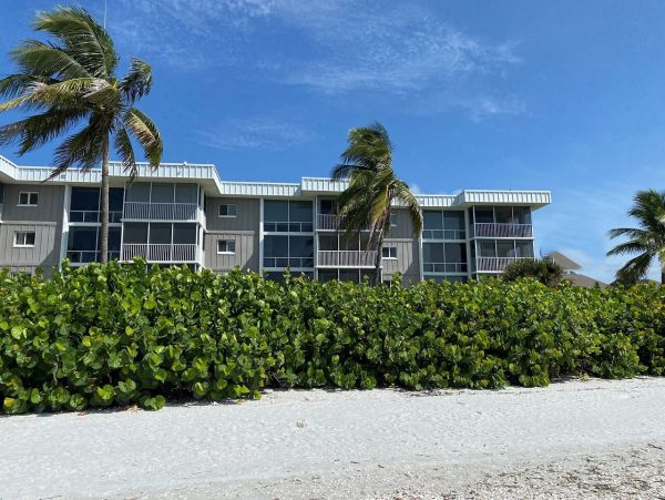 Sanibel Island Vacation Rental Gulf-Front Condo with Beach Access & Pool