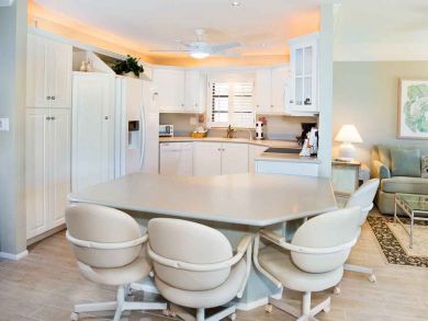 Open Plan Kitchen with Seating