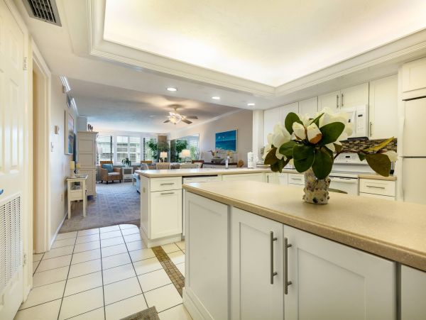 Beautiful 2 Bedroom Condo Steps From the Beach