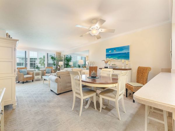 Beautiful 2 Bedroom Condo Steps From the Beach