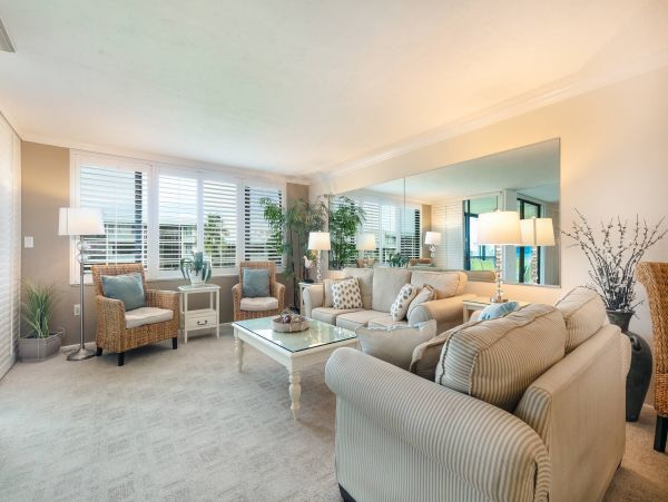 Beautiful 2 Bedroom Condo Steps From the Beach