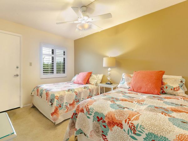 Beautiful 2 Bedroom Condo Steps From the Beach