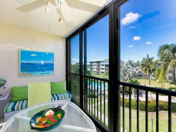 Beautiful 2 Bedroom Condo Steps From the Beach