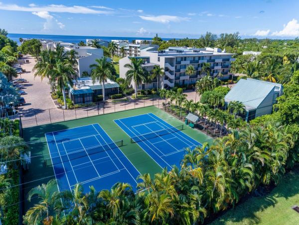 Beautiful 2 Bedroom Condo Steps From the Beach