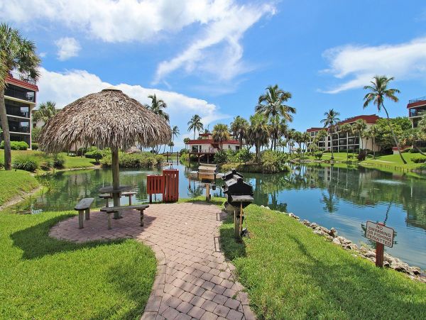 Sanibel two Bedroom Rental at the Beach with Pool