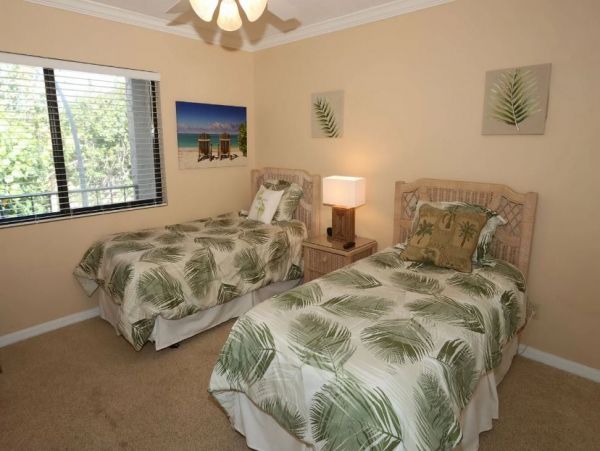 Sanibel two Bedroom Rental at the Beach with Pool