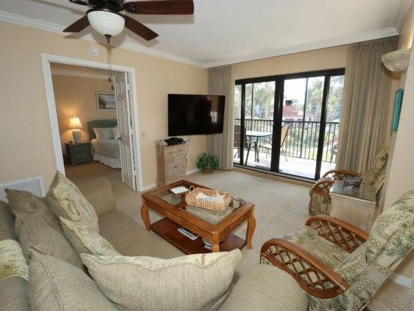 Sanibel two Bedroom Rental at the Beach with Pool
