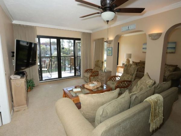 Sanibel two Bedroom Rental at the Beach with Pool