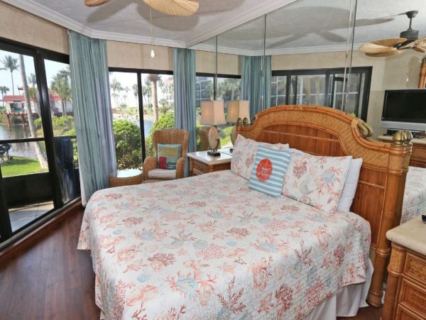 Stunning Sanibel Beachfront Vacation Condo Three Bedrooms