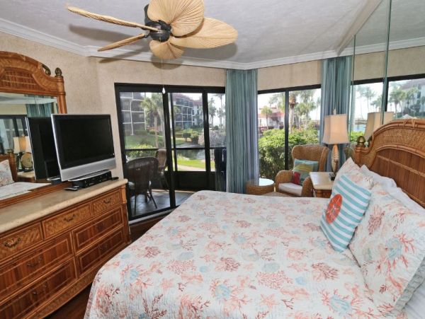 Stunning Sanibel Beachfront Vacation Condo Three Bedrooms
