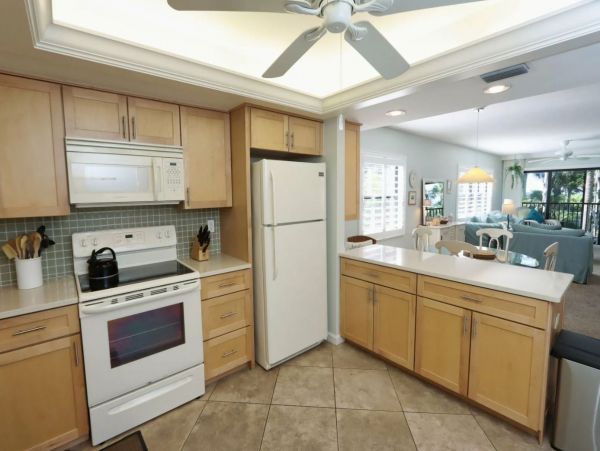 Charming Vacation Condo Walk to Beach in Sanibel! 6 Guests