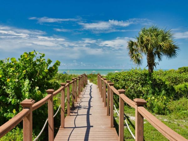 Charming Vacation Condo Walk to Beach in Sanibel! 6 Guests