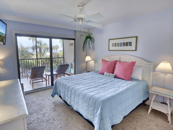 Charming Vacation Condo Walk to Beach in Sanibel! 6 Guests