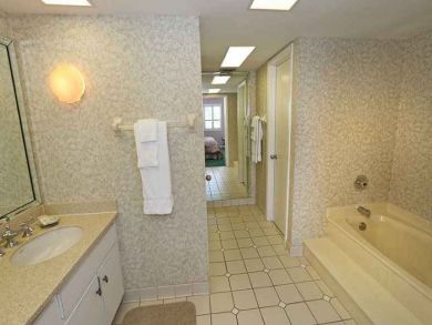 Fort Myers Wonderful Vacation Condo Just a Hit of a Rental