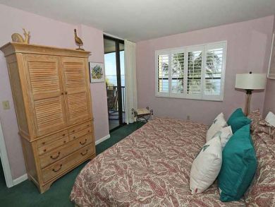 Fort Myers Wonderful Vacation Condo Just a Hit of a Rental