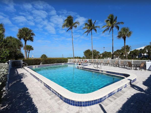 Captiva 2 Bedroom Condo Sleeps 6 Walk to Beach Gulf View