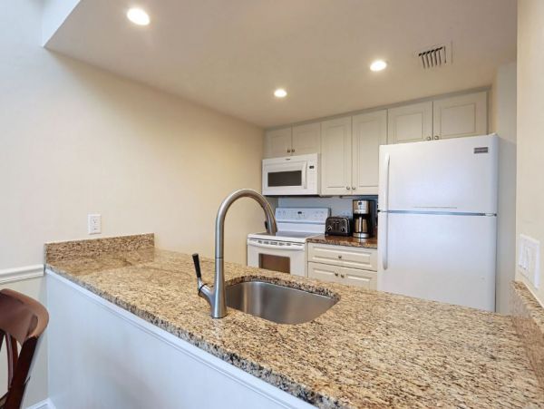 Captiva 2 Bedroom Condo Sleeps 6 Walk to Beach Gulf View