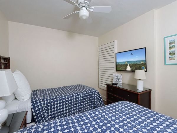 Captiva 2 Bedroom Condo Sleeps 6 Walk to Beach Gulf View