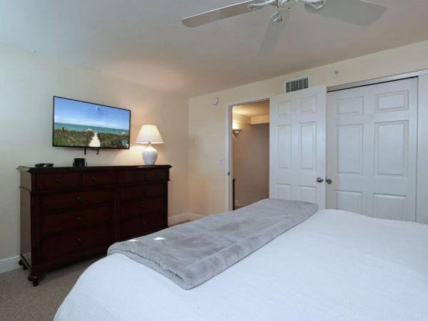 Captiva 2 Bedroom Condo Sleeps 6 Walk to Beach Gulf View