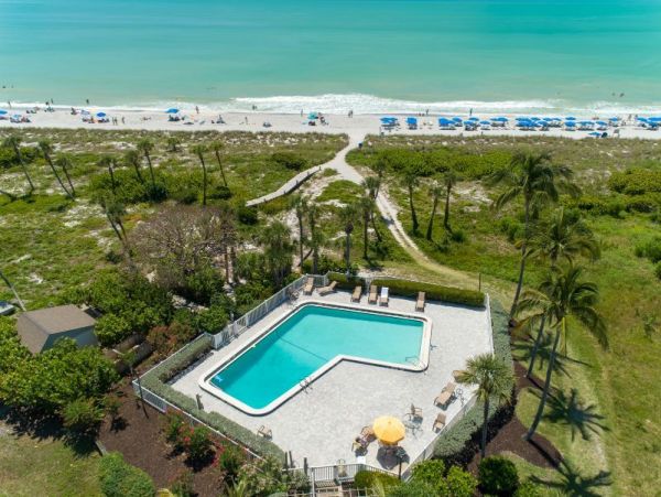 Captiva Vacation Condo Sleeps Four Guests
