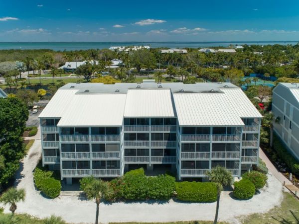 Captiva Vacation Condo Sleeps Four Guests
