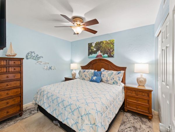 Captiva Vacation Condo Sleeps Four Guests