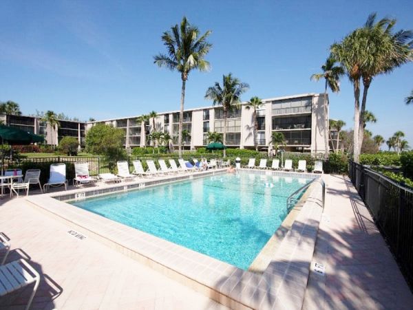 On Beach Sanibel Vacation Condo Two Bedroom Sleeps 6