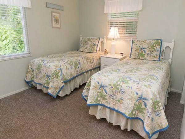 Siesta Key Two Bedroom Beach Condo Sleeps 6 with Shared Pool