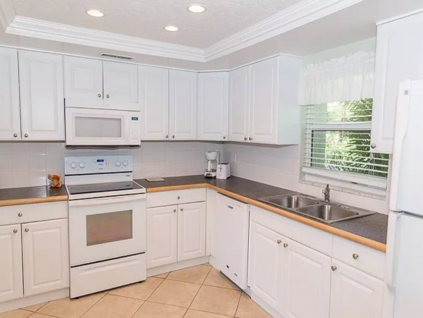 Siesta Key Two Bedroom Beach Condo Sleeps 6 with Shared Pool