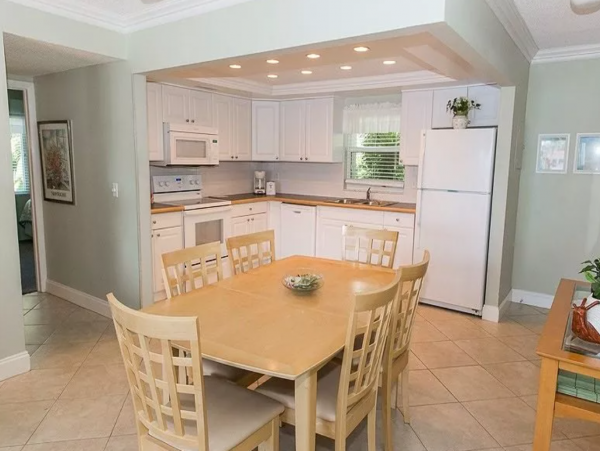 Siesta Key Two Bedroom Beach Condo Sleeps 6 with Shared Pool