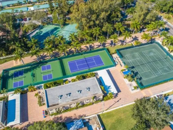 Siesta Key Two Bedroom Beach Condo Sleeps 6 with Shared Pool