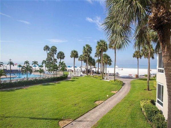 Beautiful 2 Bedroom Condo with Partial Gulf View