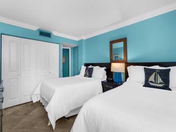Beautiful 2 Bedroom Condo with Partial Gulf View